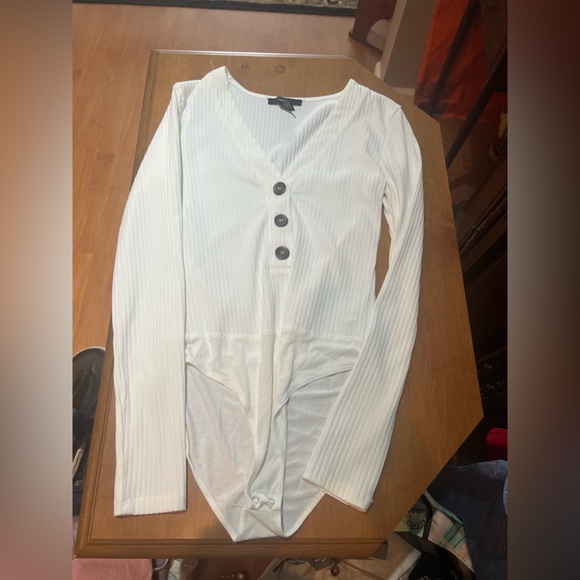 White bodysuit with brown buttons - Picture 11 of 12